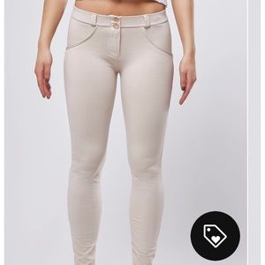 Brand New , Freddy by Livify pants in Beige. Regular rise, full length.